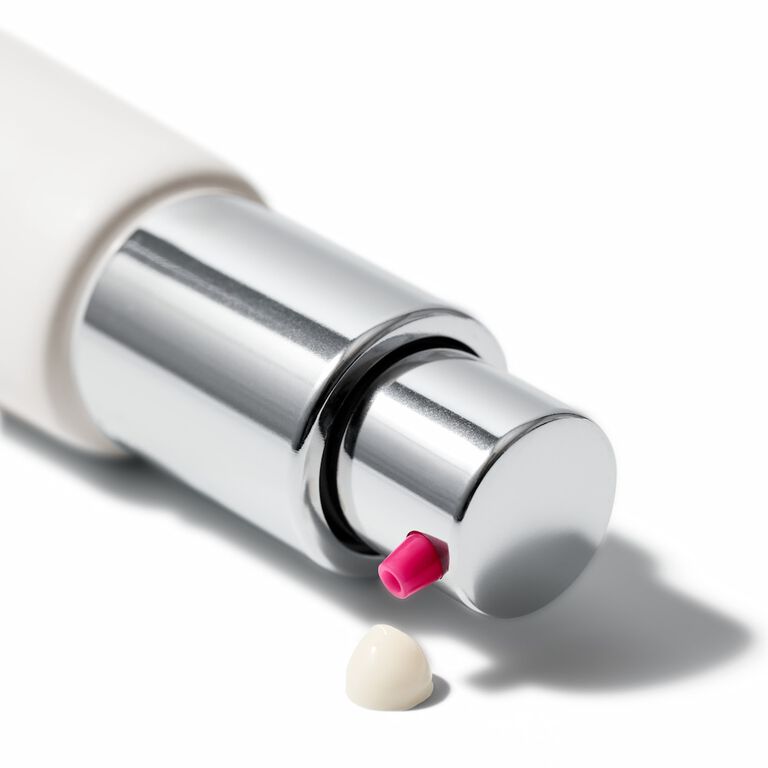 Dosificador del Suero Facial Retinol 0.3 Mary Kay&reg; Clinical Solutions&reg; con la textura del producto