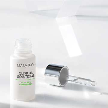 PHA + AHA para exfoliar de Mary Kay&reg; Clinical Solutions con tapa y cuentagotas retirados