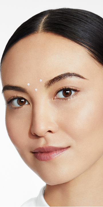 Woman with three dots of Dynamic Wrinkle Limiter near eyebrows