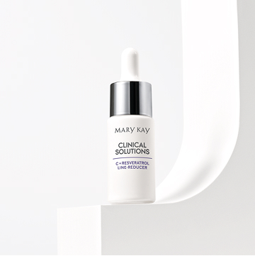Botella de C + Resveratrol para reducci&oacute;n de finas l&iacute;neas Mary Kay&reg; Clinical Solutions en un estante