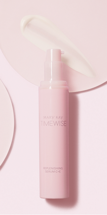 Frasco de la Loci&oacute;n Facial Regeneradora C + E TimeWise&reg; sobre un fondo rosa con una extensi&oacute;n del producto.